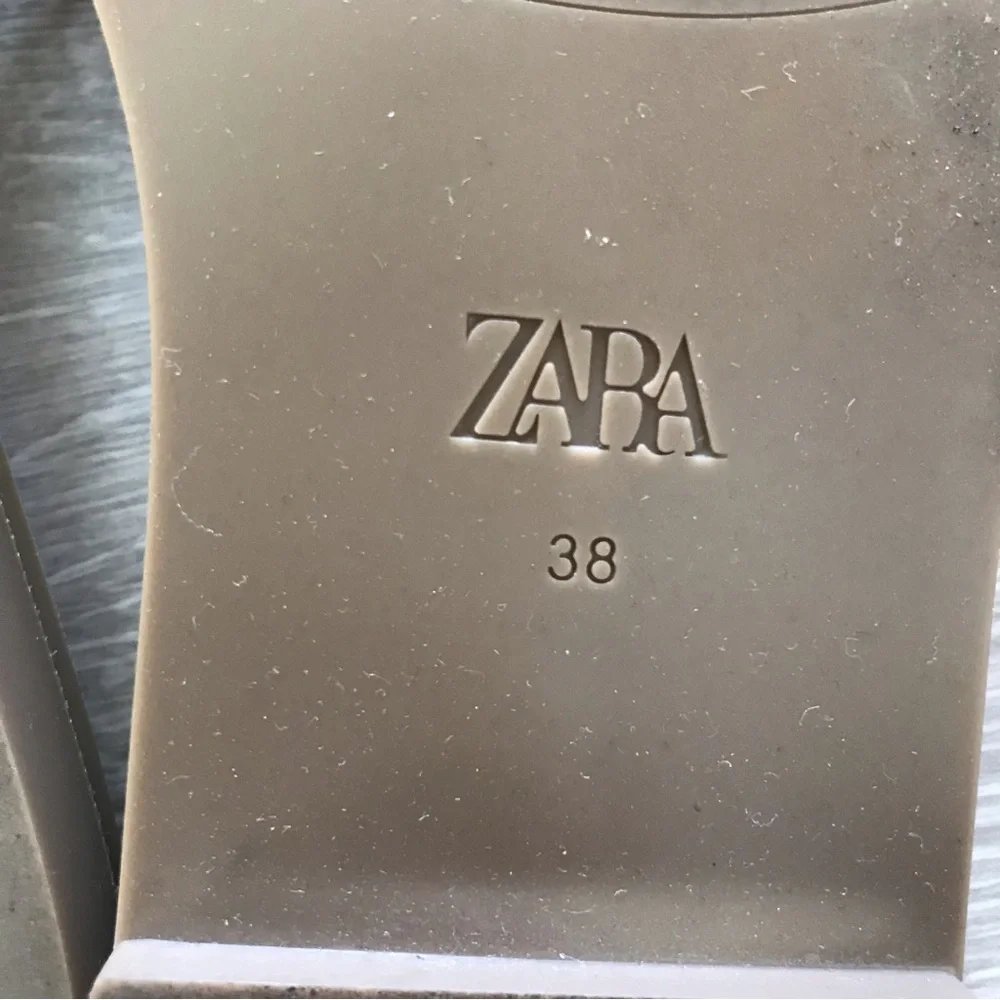 Zara Flat Padded Leather Sandals - Picture 5 of 5